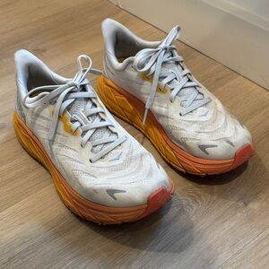 Hoka Arahi 6 Sneaker